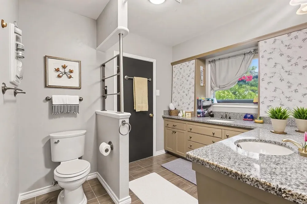110 S Woodsway Street W Conroe, TX 77301