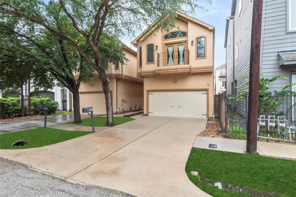 5728 Petty Street Houston, TX 77007