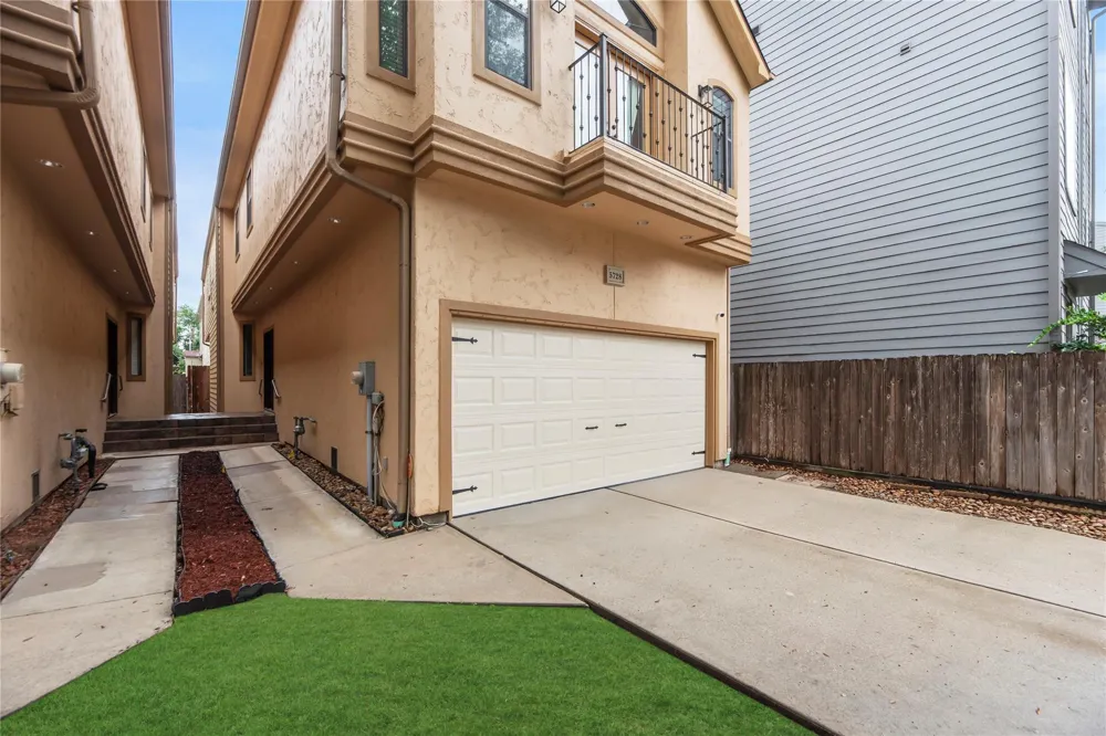 5728 Petty Street Houston, TX 77007