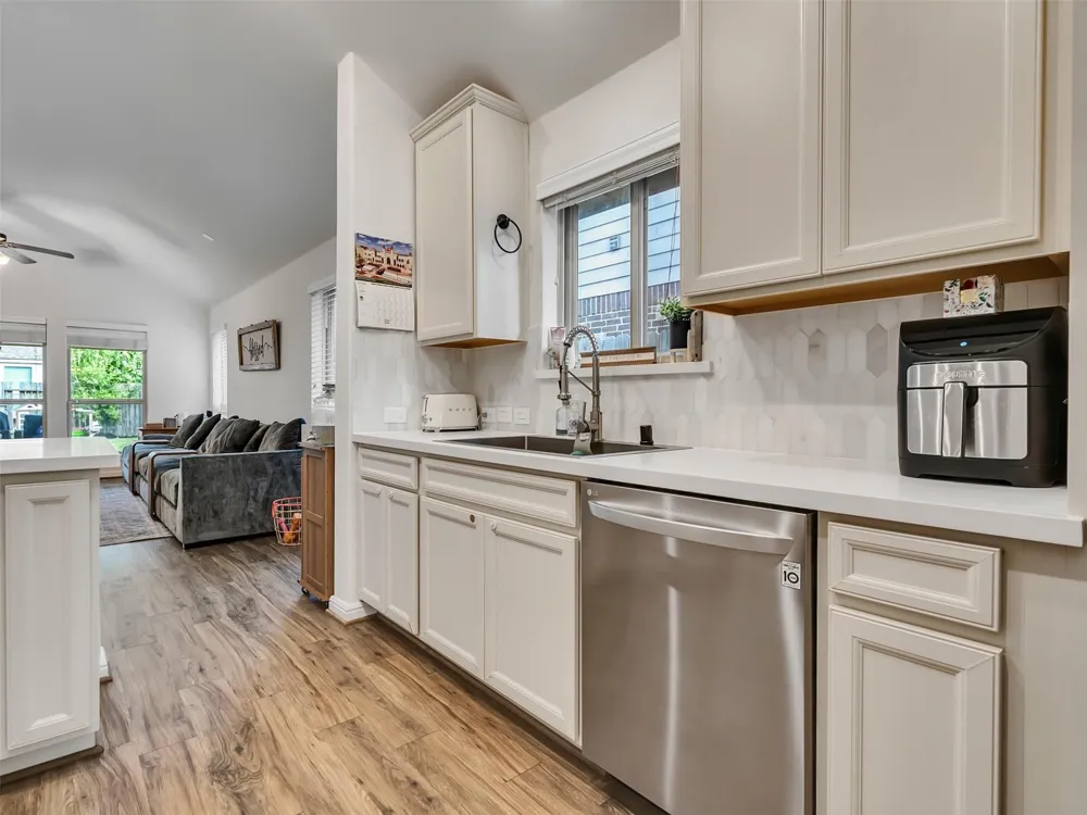 4827 Ladona Court League City, TX 77573