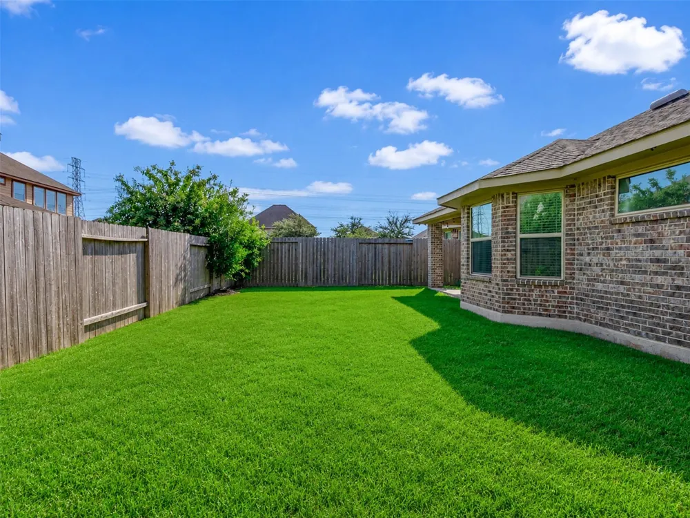 4827 Ladona Court League City, TX 77573