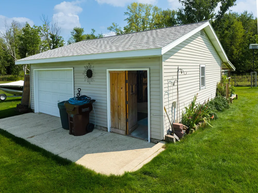 2439 W Lakewood Road Whitehall, MI 49461