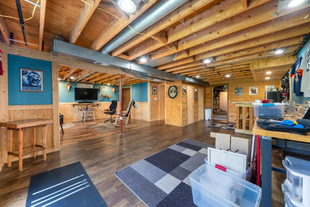 2439 W Lakewood Road Whitehall, MI 49461