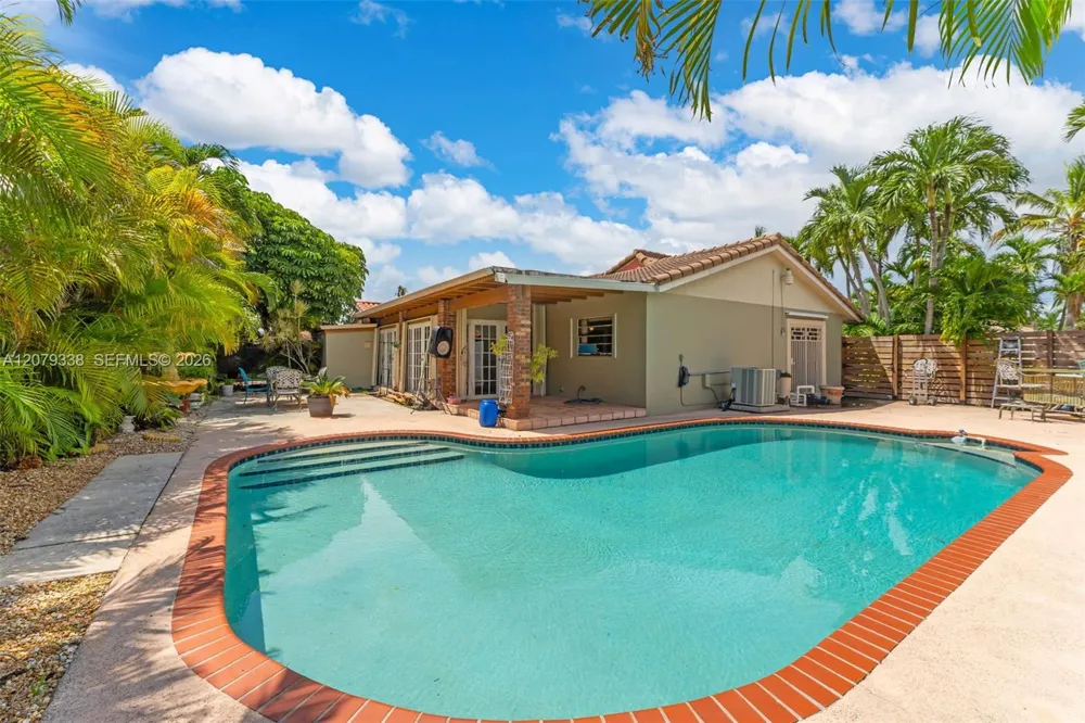13706 SW 14th St Miami, FL 33184