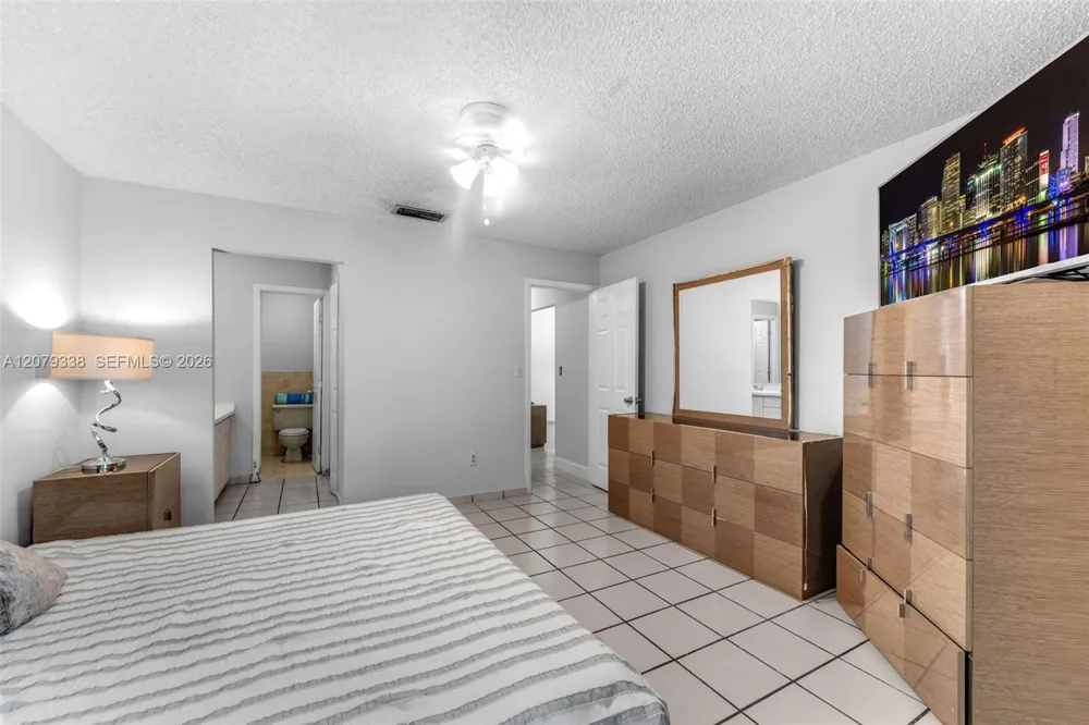 13706 SW 14th St Miami, FL 33184