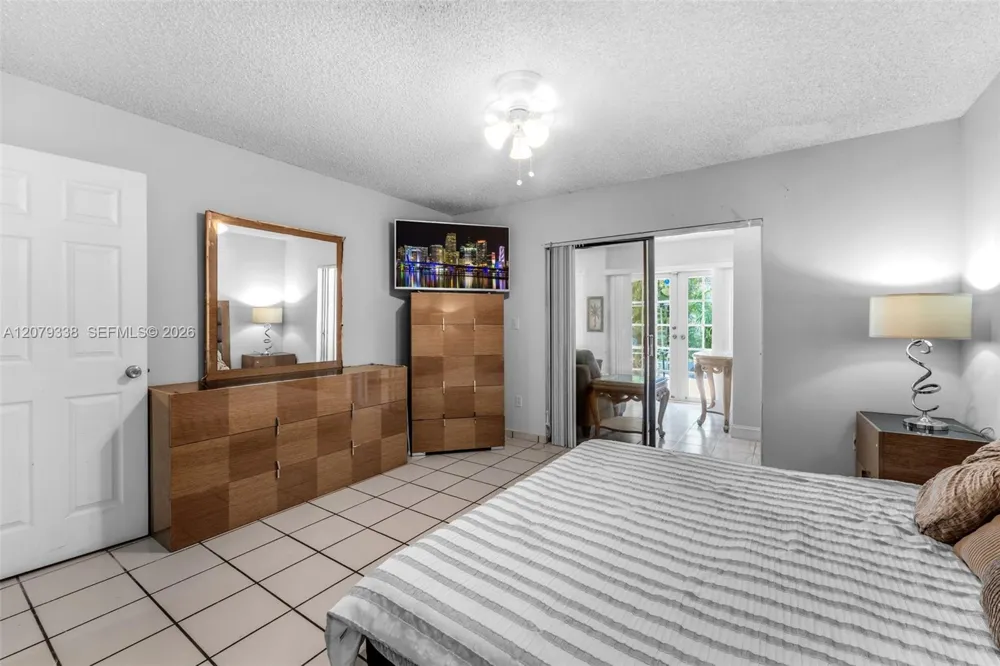 13706 SW 14th St Miami, FL 33184