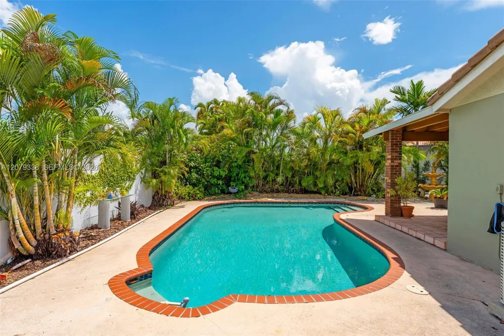 13706 SW 14th St Miami, FL 33184