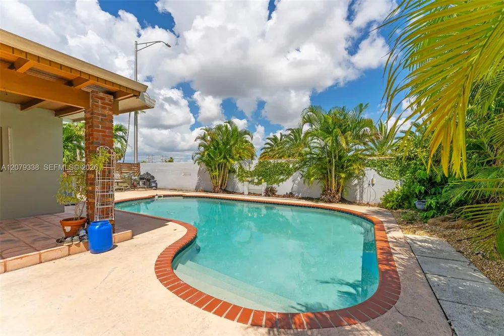 13706 SW 14th St Miami, FL 33184