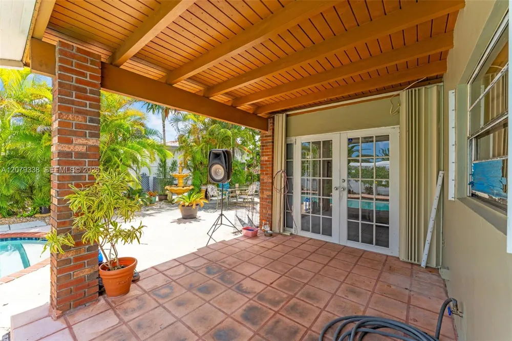 13706 SW 14th St Miami, FL 33184