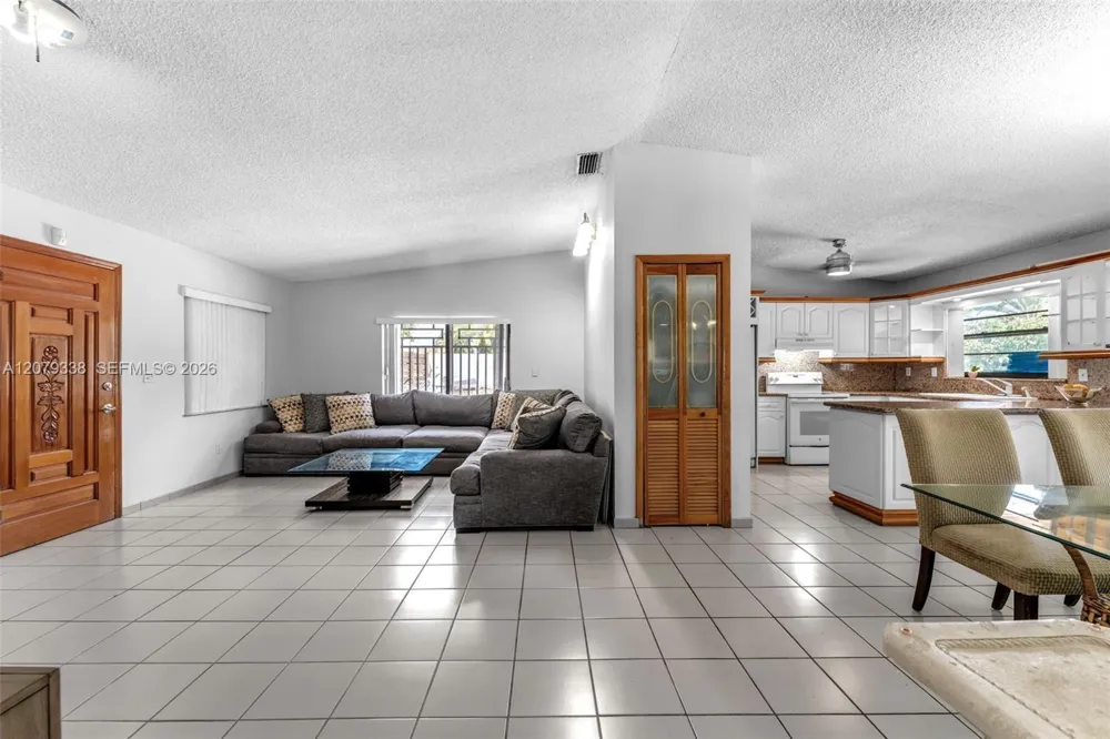 13706 SW 14th St Miami, FL 33184