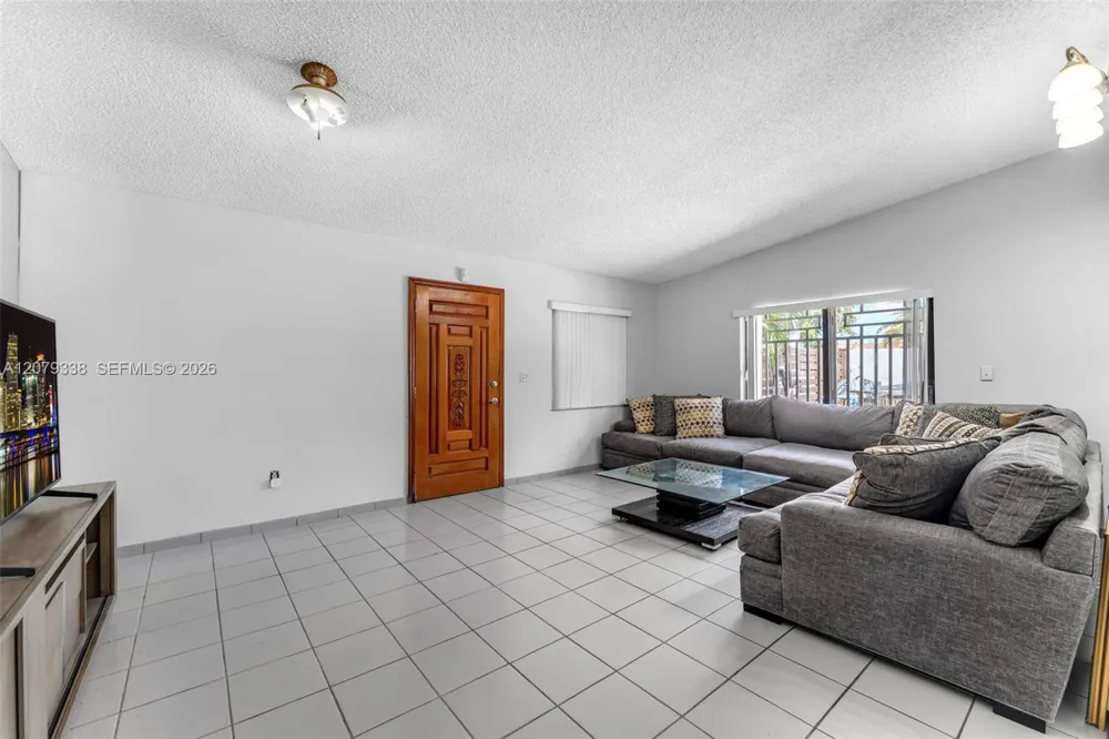 13706 SW 14th St Miami, FL 33184