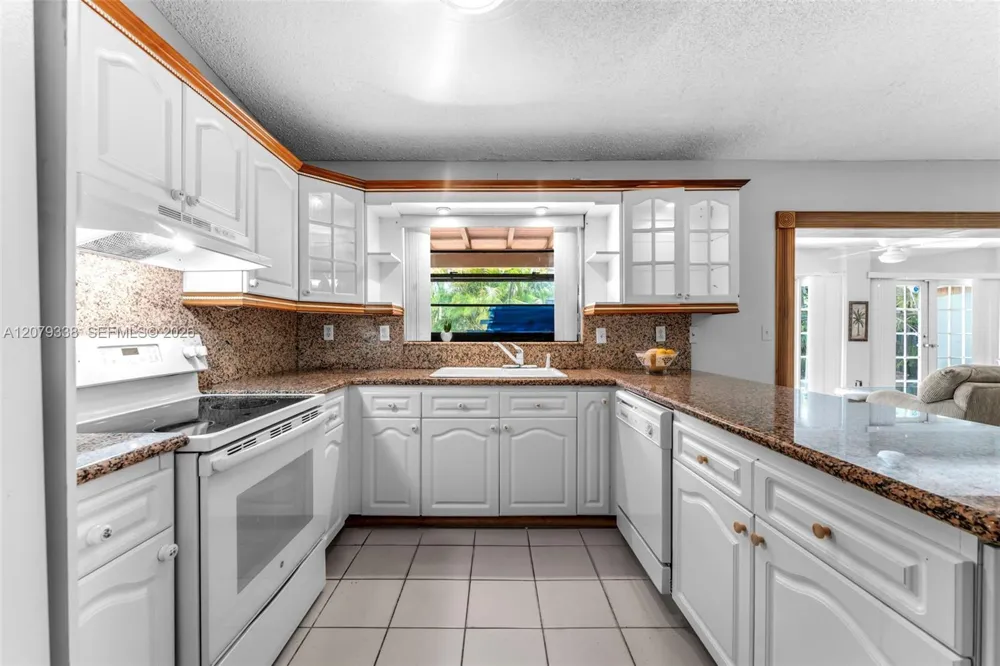 13706 SW 14th St Miami, FL 33184