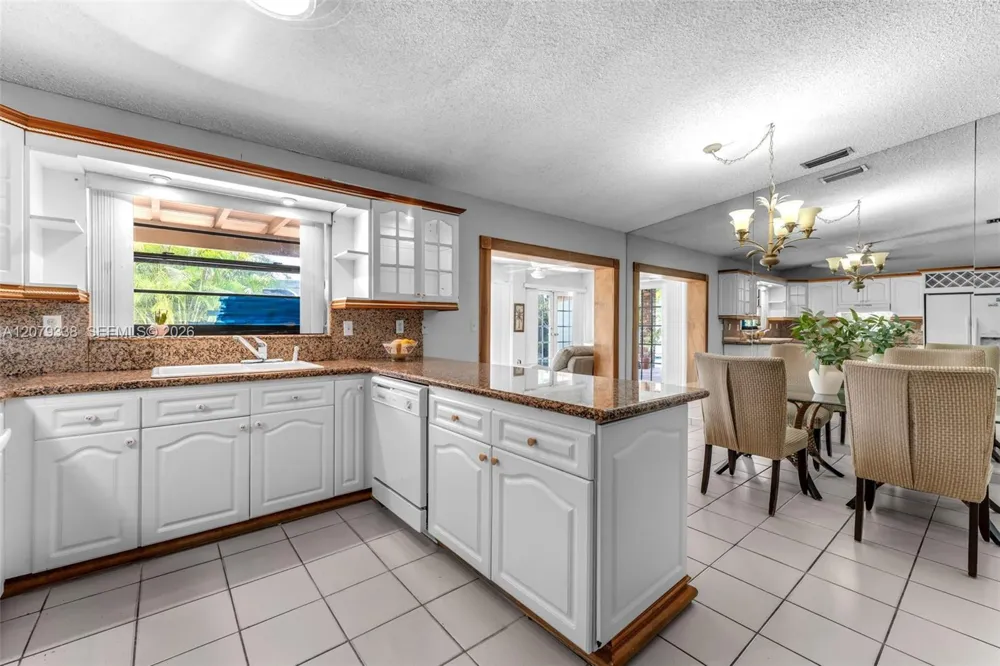 13706 SW 14th St Miami, FL 33184