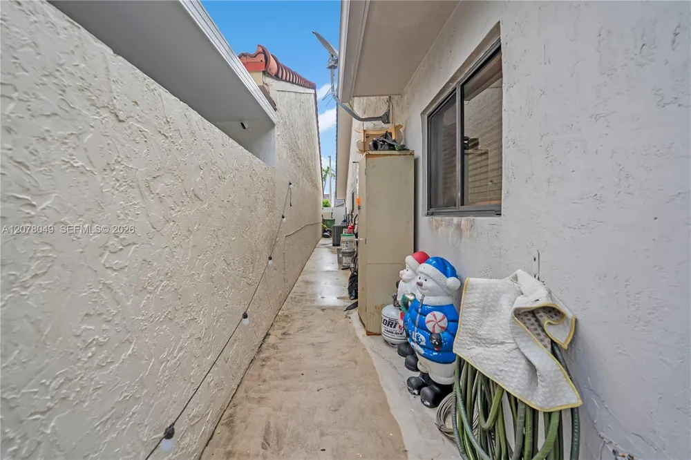 5670 W 20th Ct Hialeah, FL 33016
