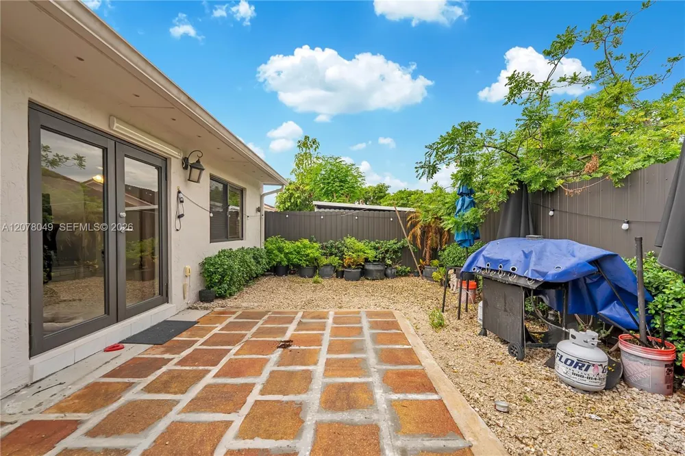 5670 W 20th Ct Hialeah, FL 33016