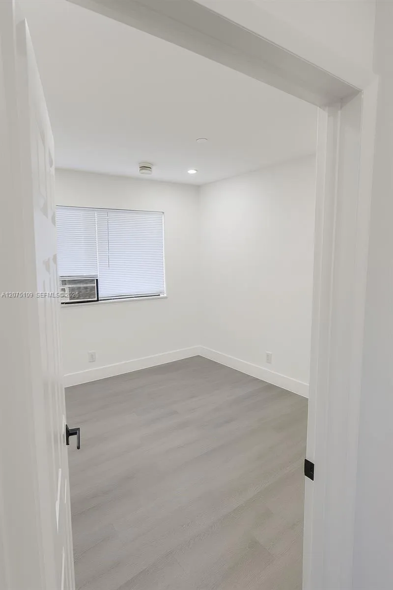 417 NW 2nd Ave #9 Hallandale Beach, FL 33009