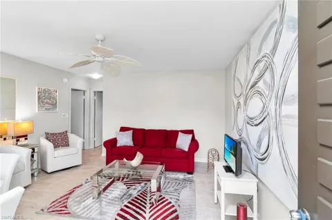 235 Seaview Court #B2