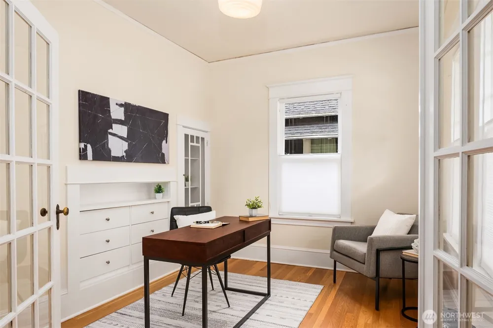 4663 1st Avenue NE Seattle, WA 98105