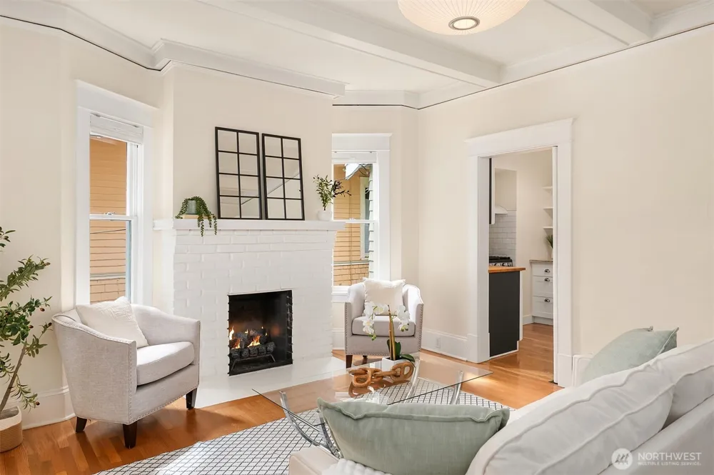 4663 1st Avenue NE Seattle, WA 98105