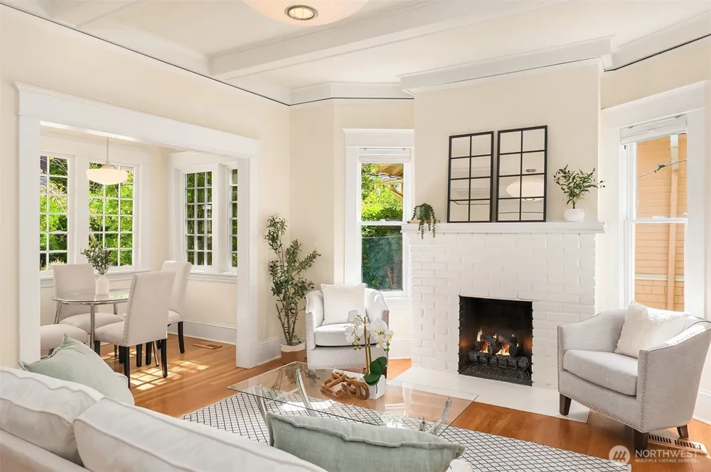 4663 1st Avenue NE Seattle, WA 98105