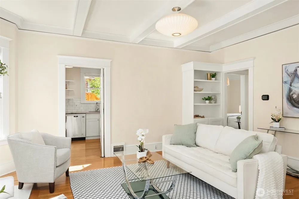 4663 1st Avenue NE Seattle, WA 98105