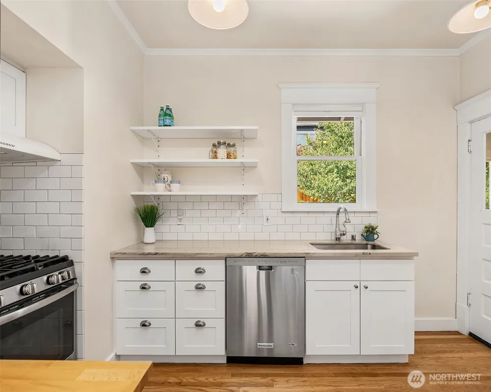 4663 1st Avenue NE Seattle, WA 98105