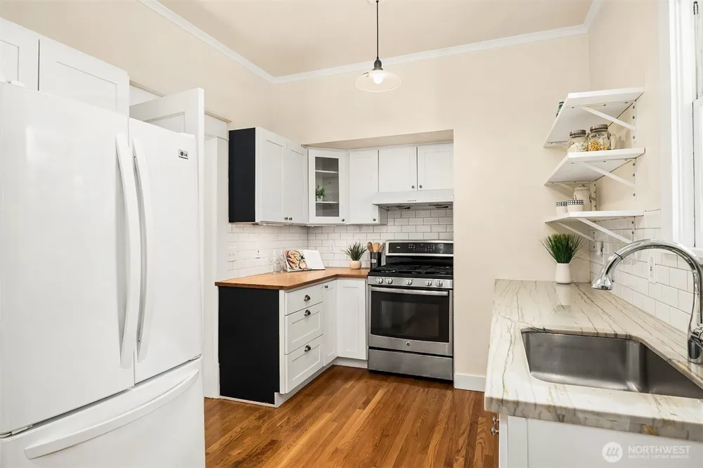 4663 1st Avenue NE Seattle, WA 98105