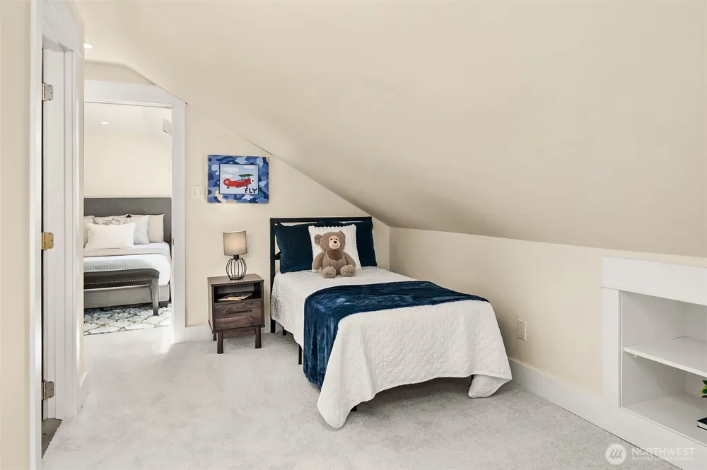 4663 1st Avenue NE Seattle, WA 98105
