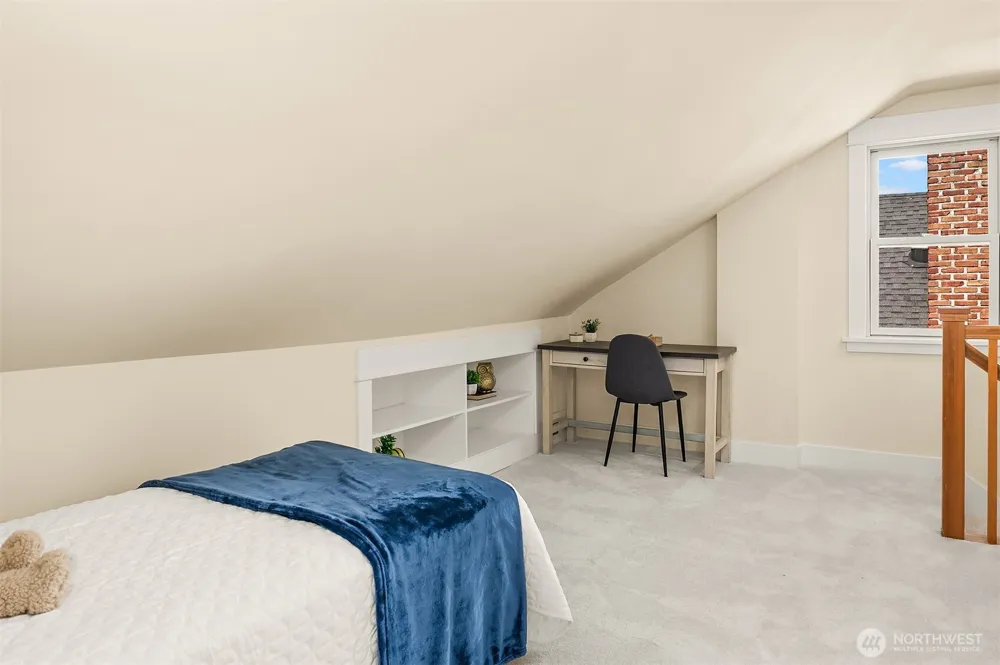 4663 1st Avenue NE Seattle, WA 98105