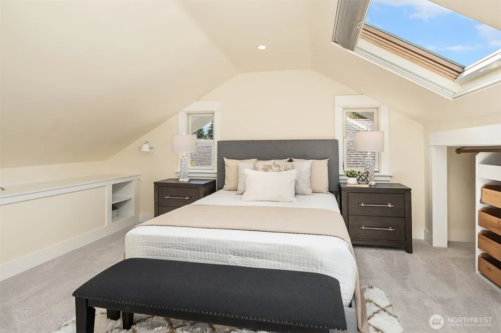 4663 1st Avenue NE Seattle, WA 98105