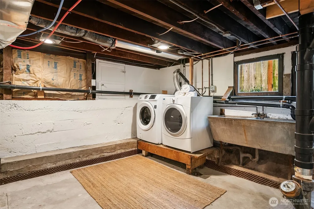 4663 1st Avenue NE Seattle, WA 98105