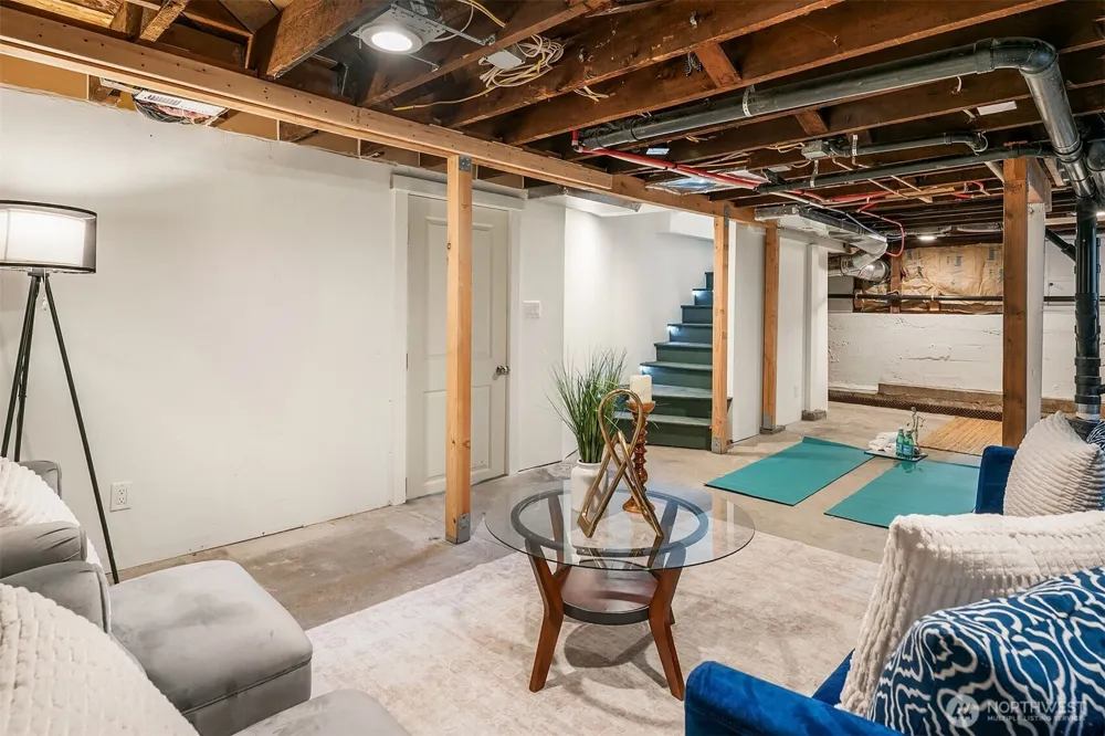 4663 1st Avenue NE Seattle, WA 98105