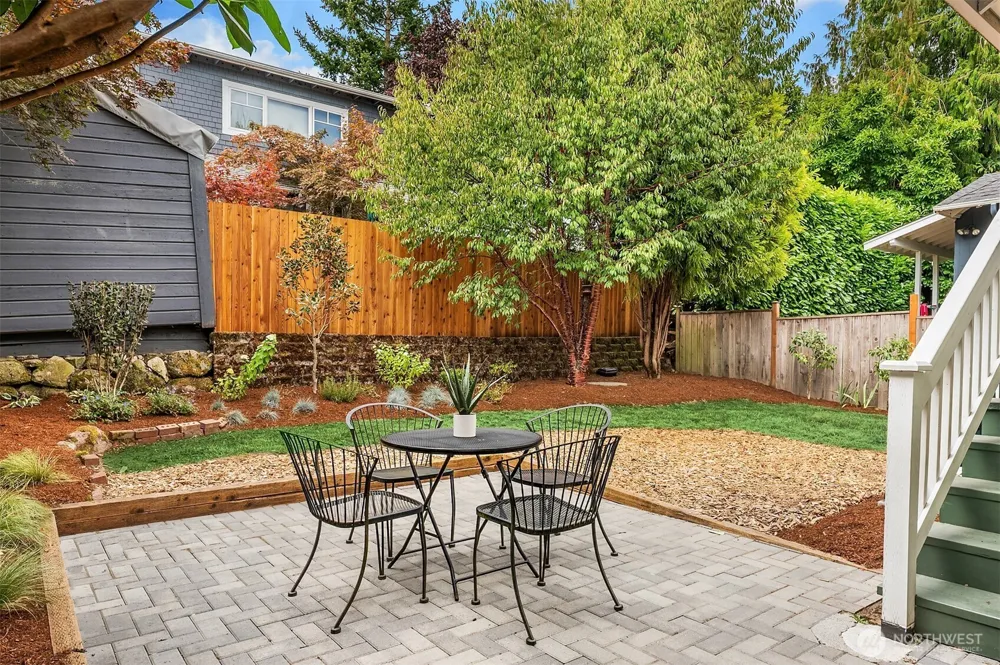 4663 1st Avenue NE Seattle, WA 98105