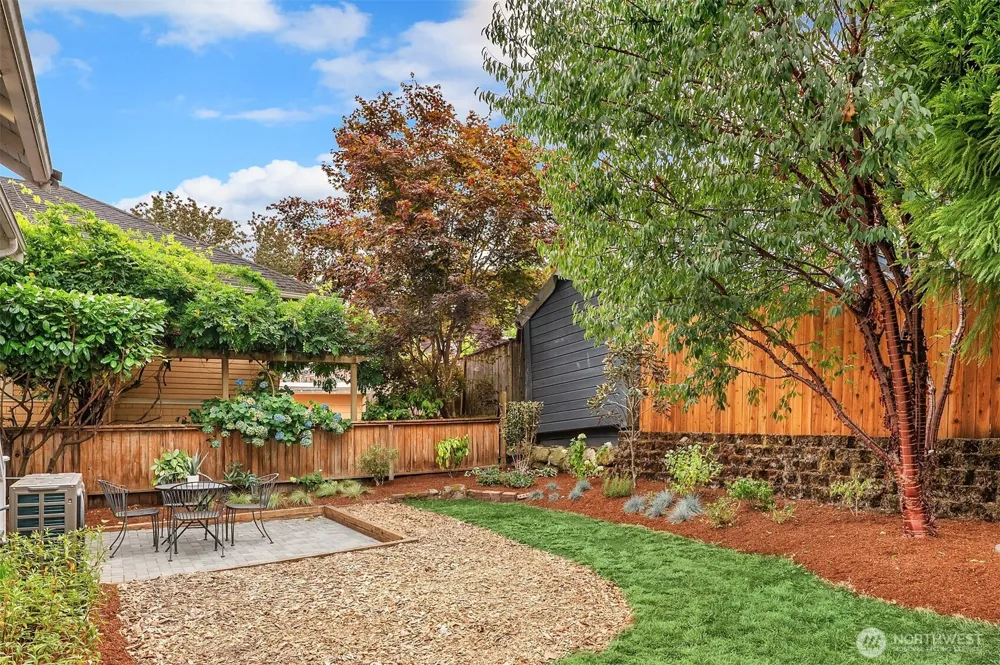 4663 1st Avenue NE Seattle, WA 98105