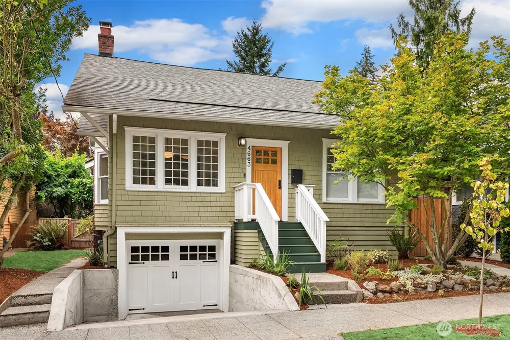 4663 1st Avenue NE Seattle, WA 98105