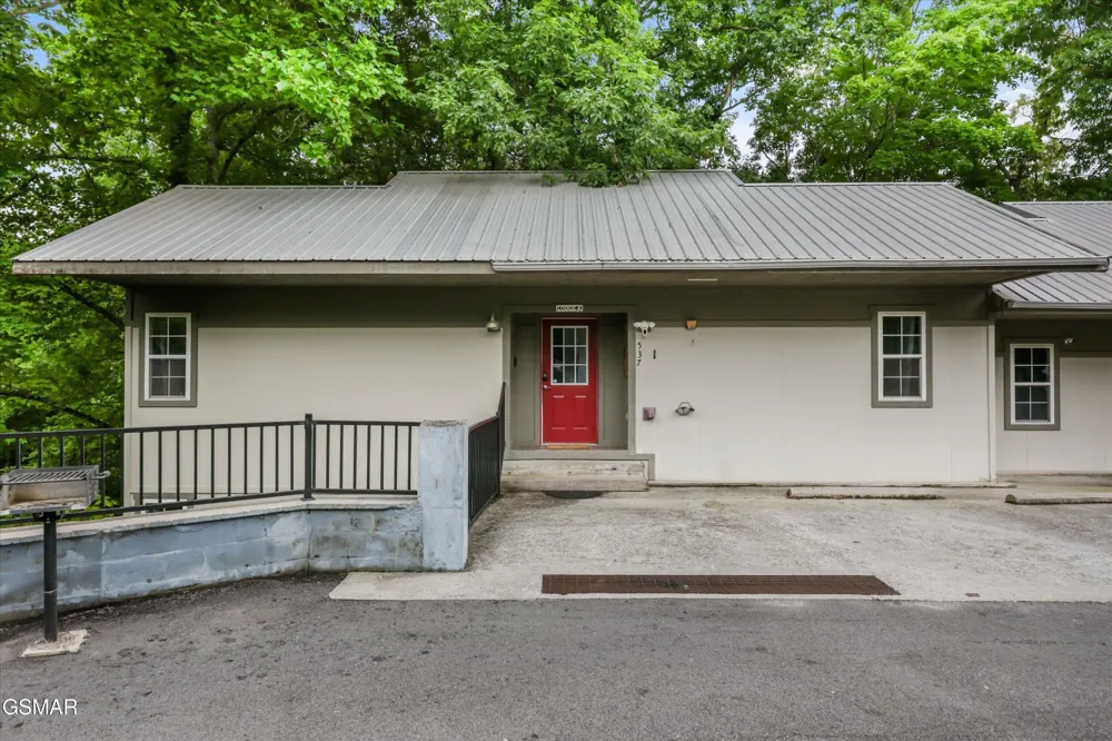 537 Johnson Lane #1 Gatlinburg, TN 37738