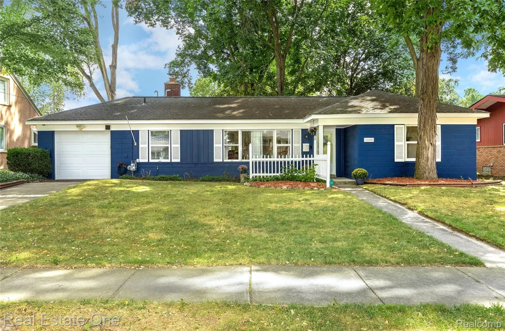 16598 Lexington Redford Charter Township, MI 48240