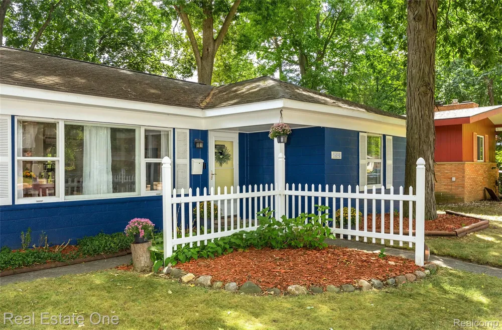 16598 Lexington Redford Charter Township, MI 48240