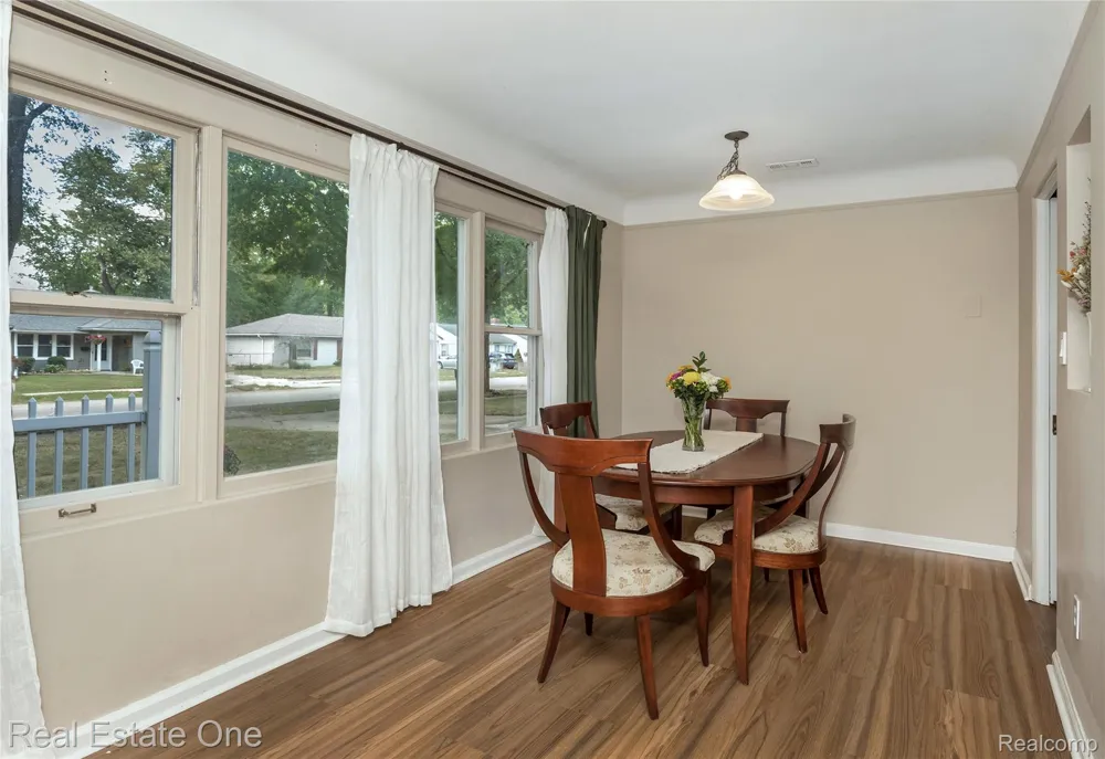 16598 Lexington Redford Charter Township, MI 48240