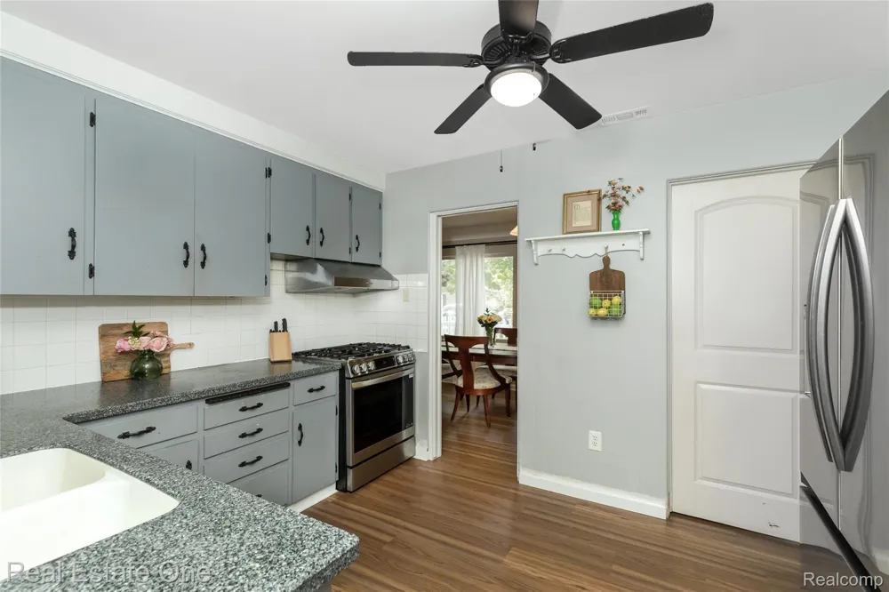 16598 Lexington Redford Charter Township, MI 48240