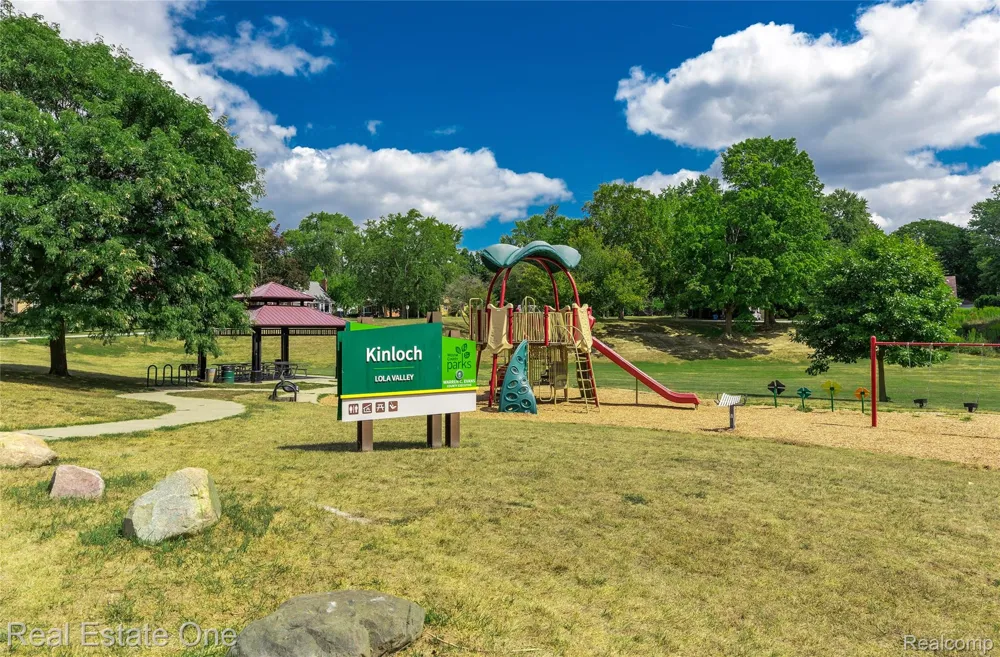 16598 Lexington Redford Charter Township, MI 48240