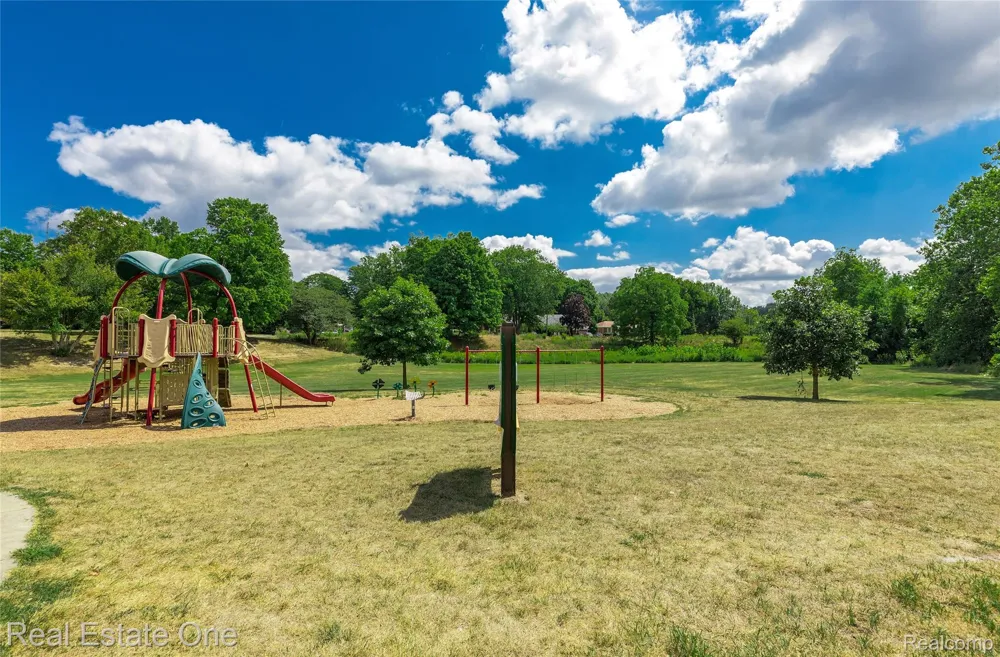 16598 Lexington Redford Charter Township, MI 48240