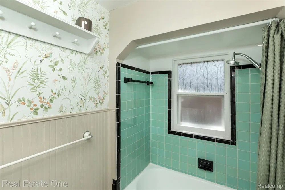 16598 Lexington Redford Charter Township, MI 48240