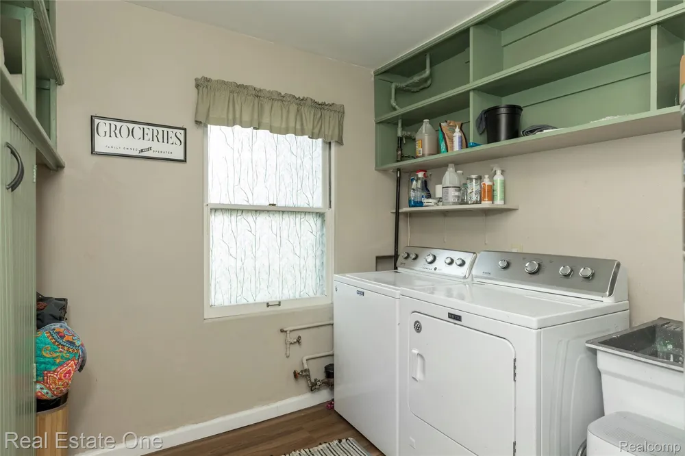 16598 Lexington Redford Charter Township, MI 48240