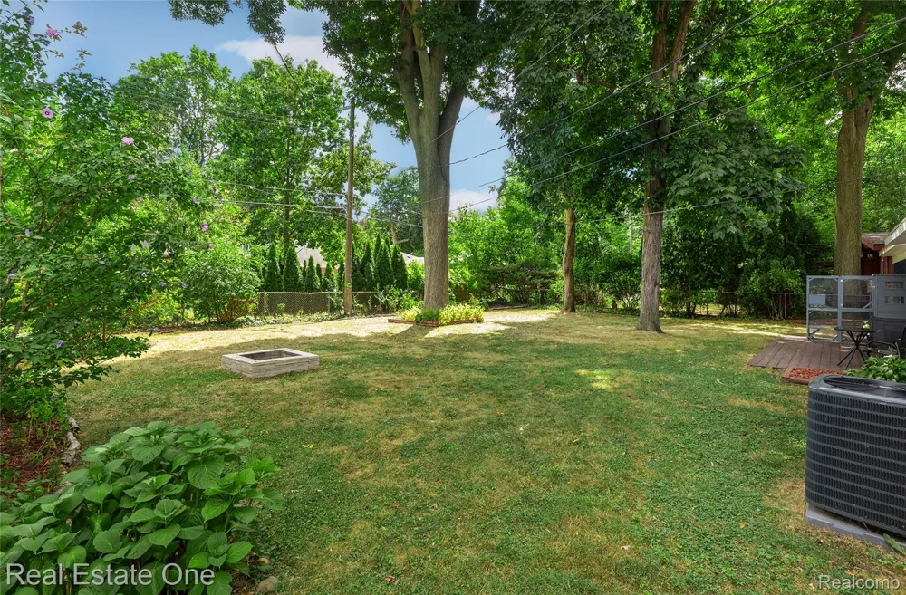 16598 Lexington Redford Charter Township, MI 48240