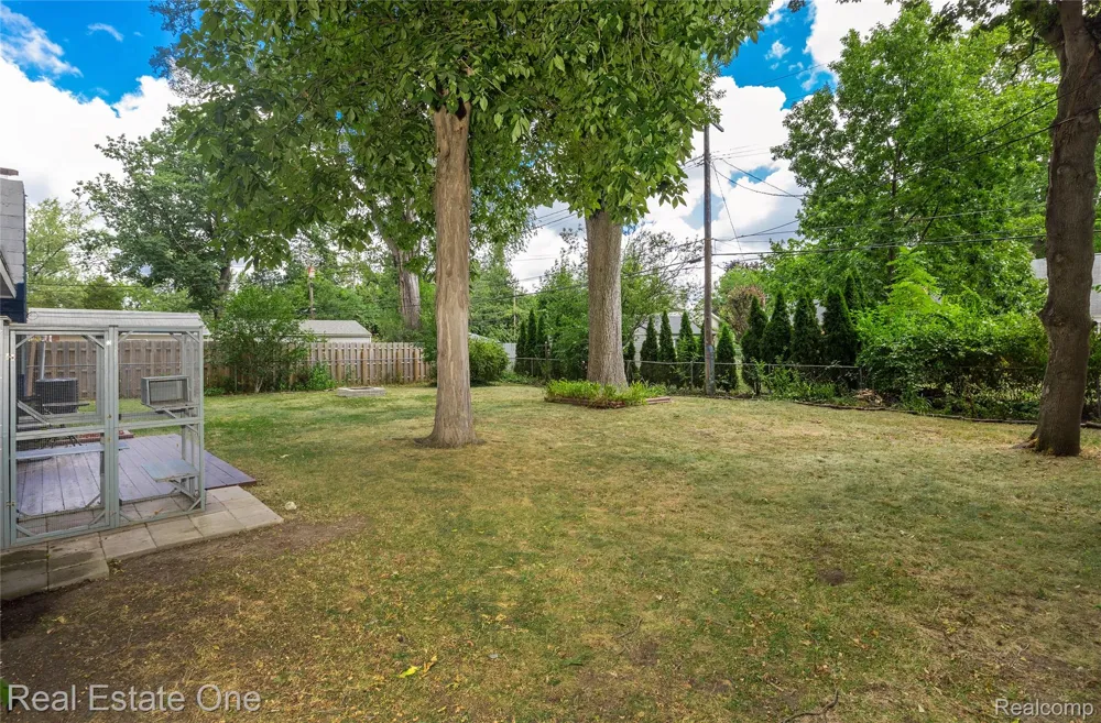16598 Lexington Redford Charter Township, MI 48240