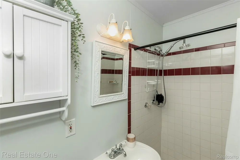 16598 Lexington Redford Charter Township, MI 48240
