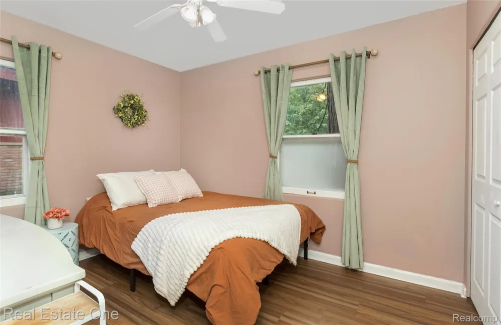16598 Lexington Redford Charter Township, MI 48240