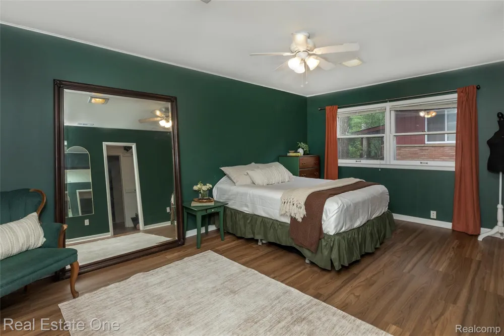 16598 Lexington Redford Charter Township, MI 48240