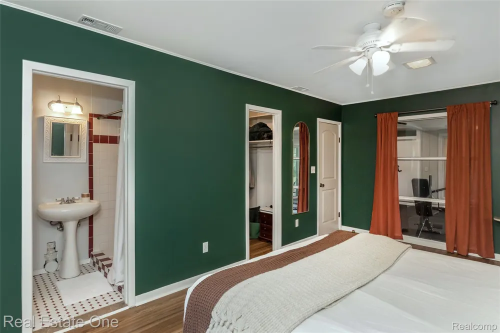 16598 Lexington Redford Charter Township, MI 48240